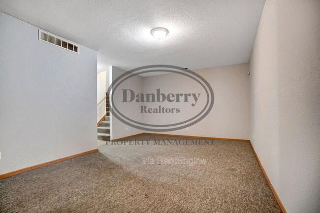 Building Photo - 1117 N Byrne Rd