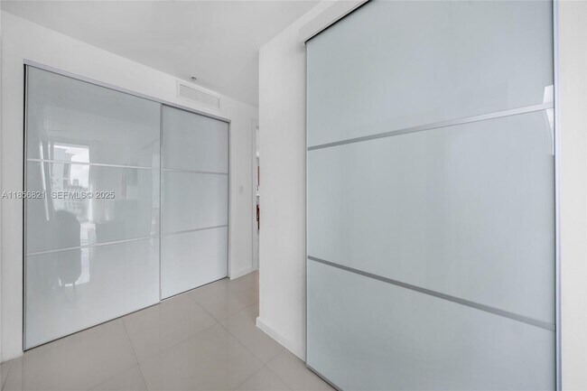 Building Photo - 3030 NE 188th St