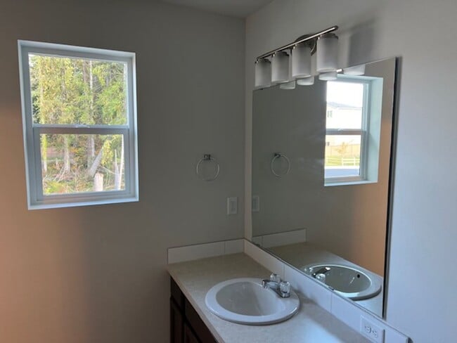 Building Photo - Beautiful 3 Bedroom property in Marysville!!