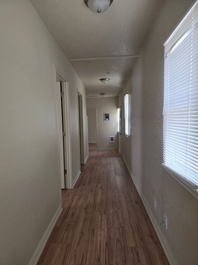 Building Photo - Cozy 2 Bedroom Cottage