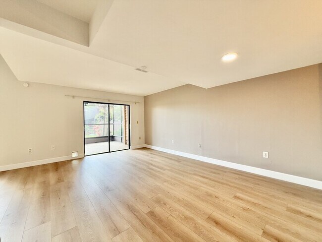 Building Photo - 817 Fairwood Forest Dr