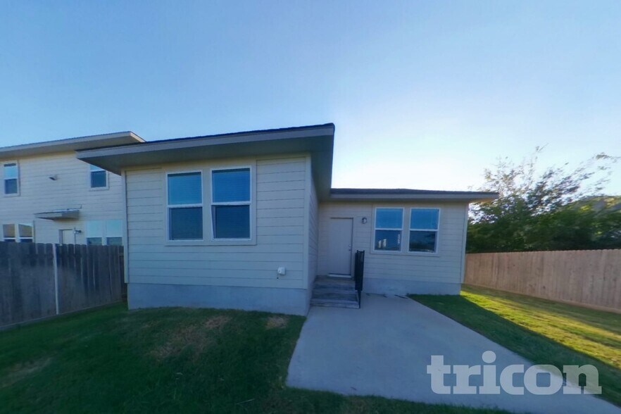 Building Photo - 5308 Saddle Clb Dr