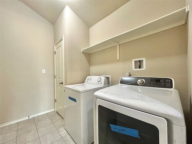 Building Photo - 15201 Knighten Ln