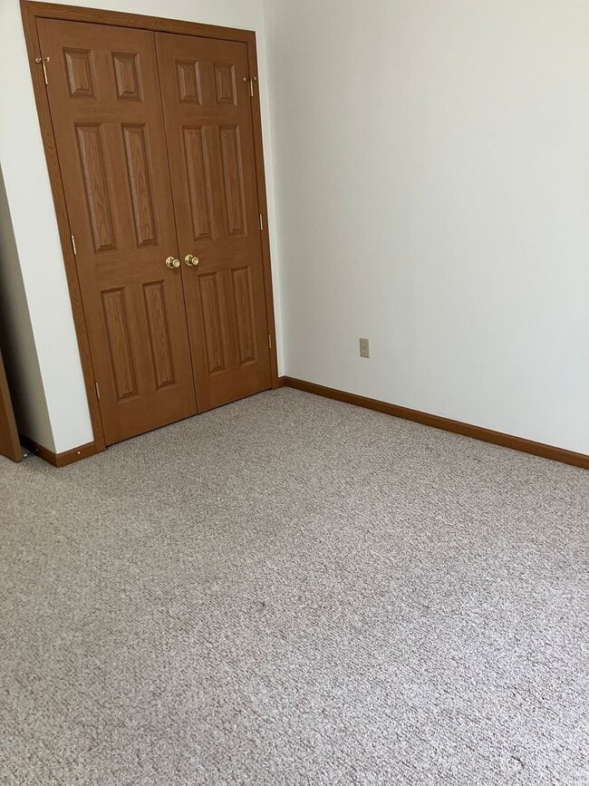 Building Photo - 1023 Laurel Tree Ct