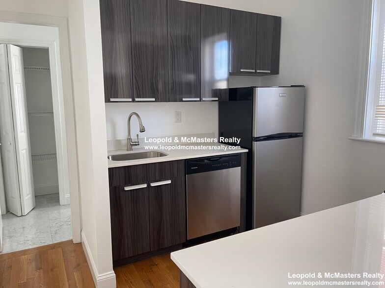 Building Photo - 35 Peterborough St