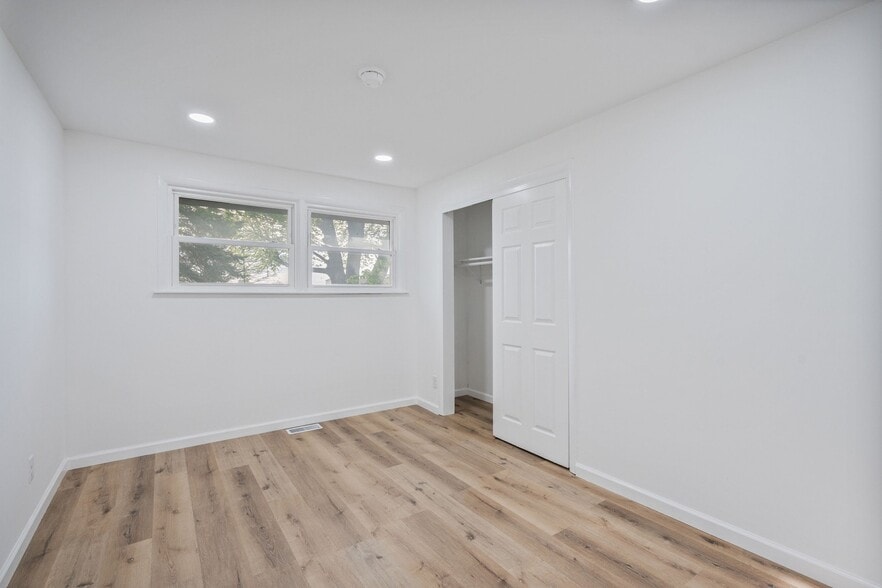 Building Photo - 3706 S Park Rd