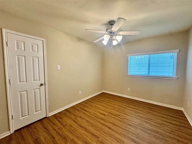 Building Photo - 2303 Corry Crest Cir