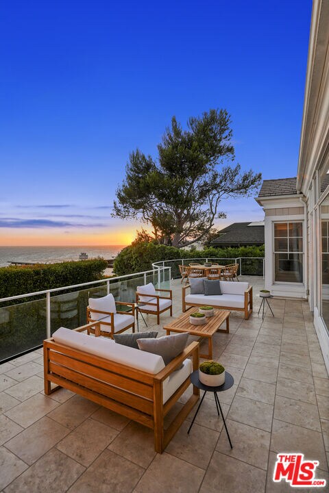 Building Photo - 7335 Birdview Ave