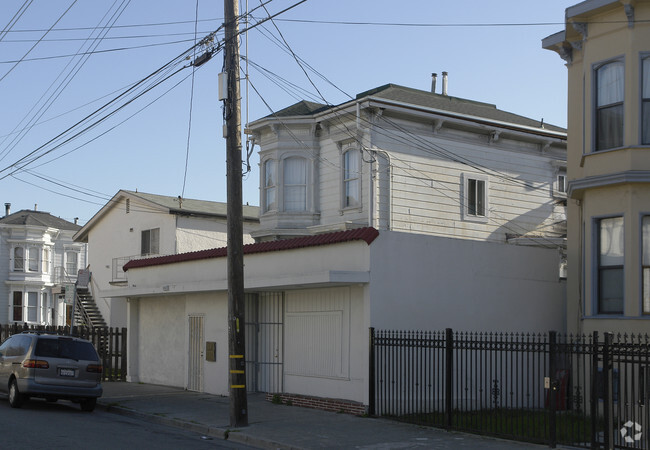 Primary Photo - 824-828 Chester St