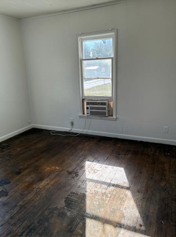 Building Photo - 1049 E Oak St