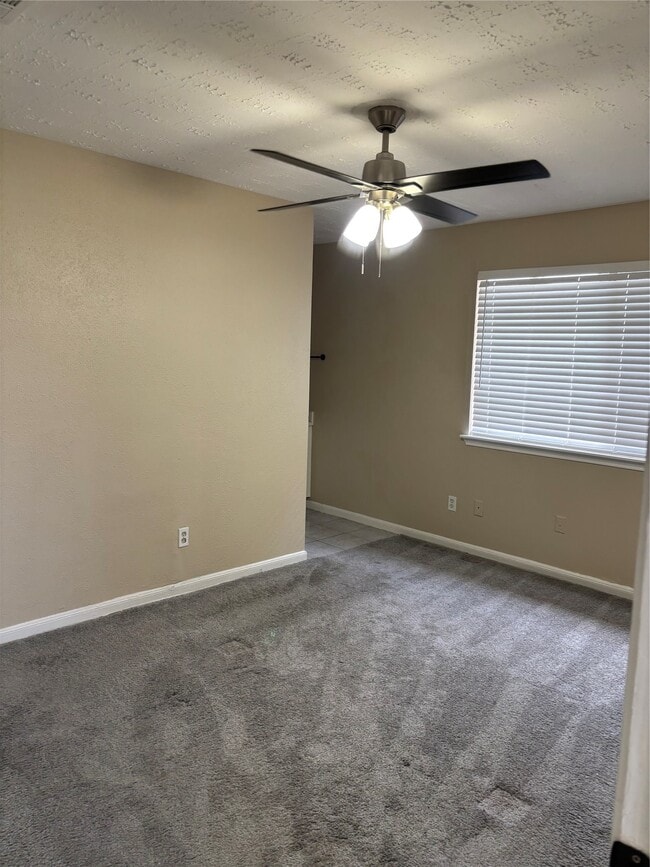 Building Photo - 1726 Oakwell Ln