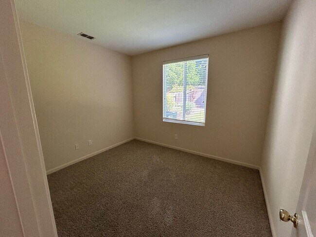 Building Photo - REDUCED!!!