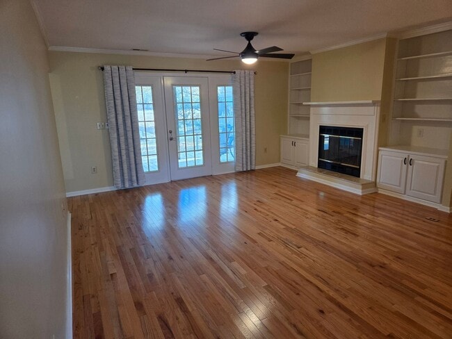 Building Photo - Beautiful 3 bedroom, 2 bath house with one car garage, located on Jonaquins Creek.