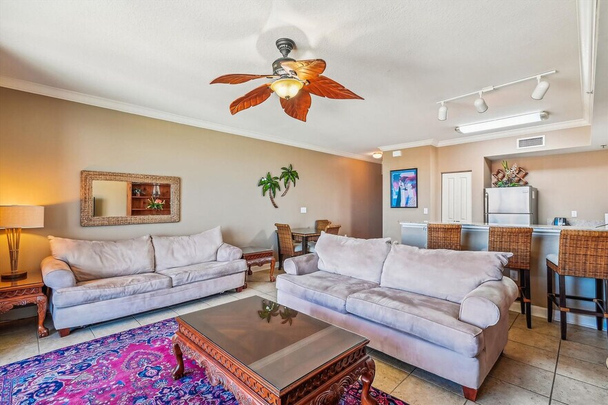 Building Photo - 9900 S Thomas Dr