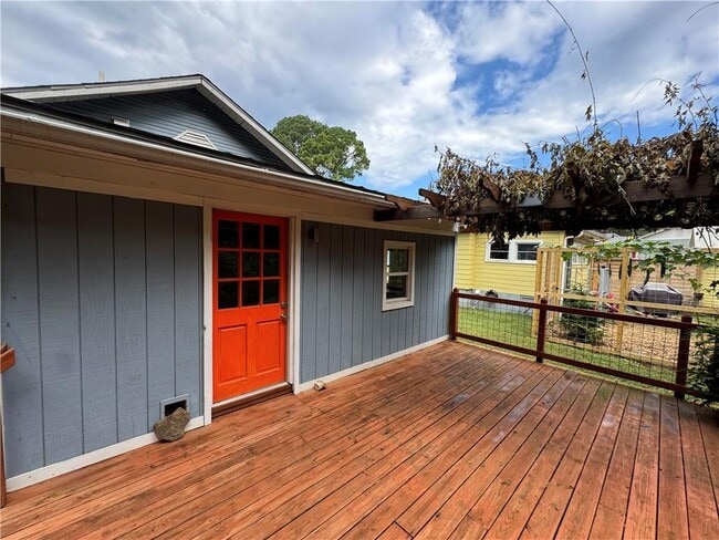 Building Photo - 320 S Washington Ave