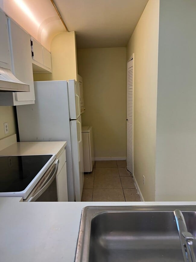 Building Photo - 5213-B306 Via Hacienda Circle