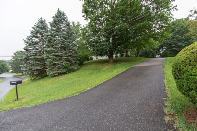 Building Photo - 4 Bed, 2.5 Bath Single Family Home in Winc...