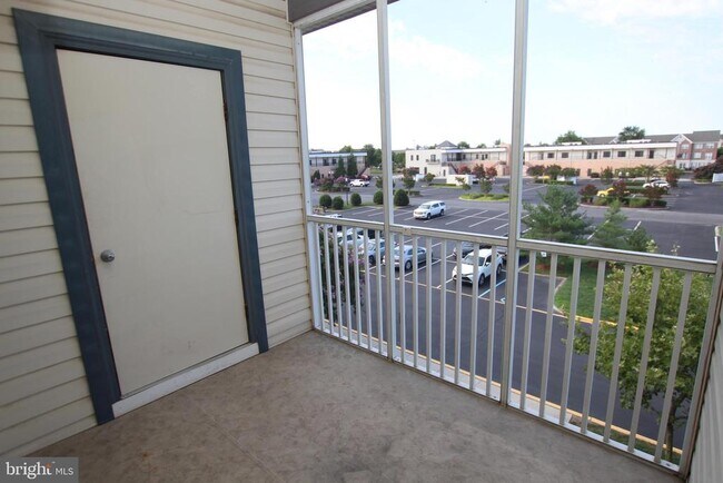 Building Photo - 17054 N Brandt St