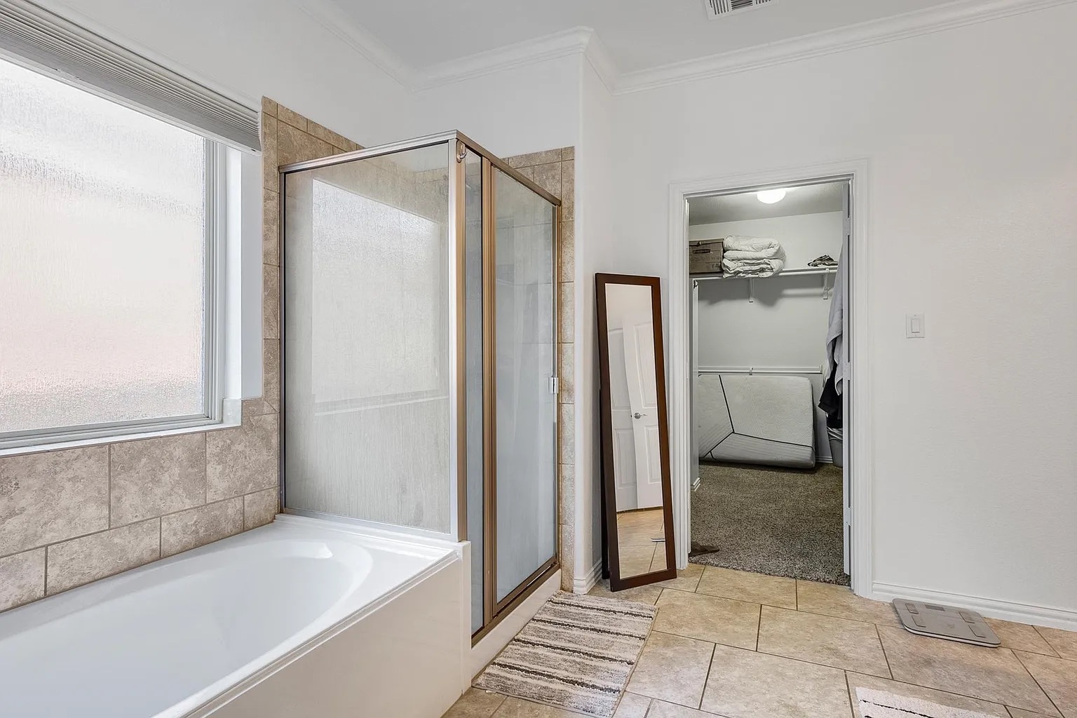 Building Photo - Room in House on Rancho Verde Dr