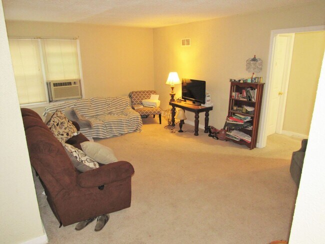 Building Photo - 731 Bluemont Ave