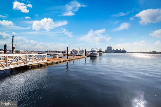 Building Photo - 2702 Lighthouse Point E