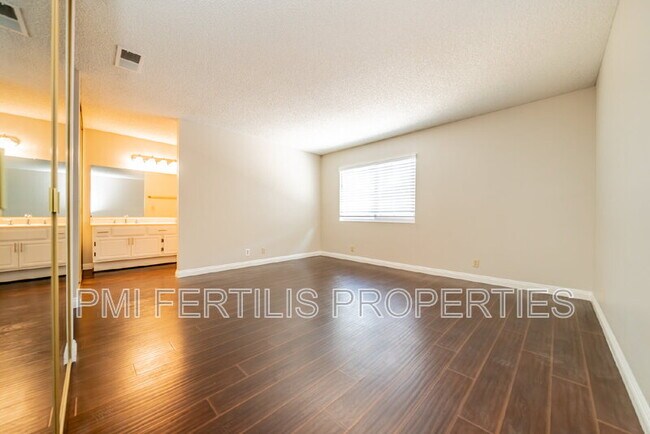 Building Photo - 1229 Hibiscus St
