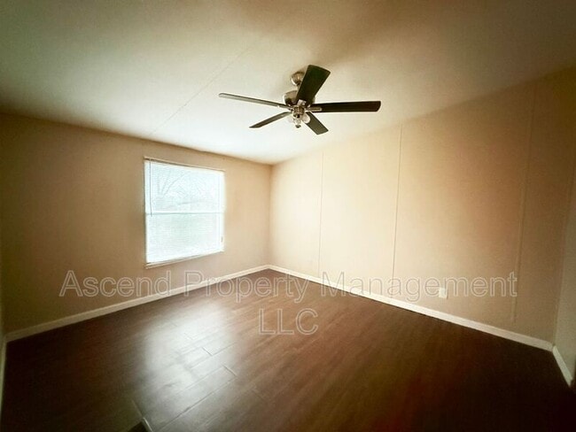 Building Photo - 8831 Nelson Rd