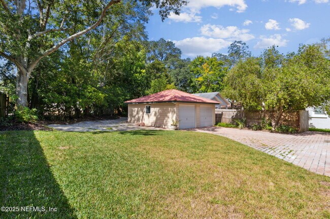 Building Photo - 2334 Broadmoor Ln
