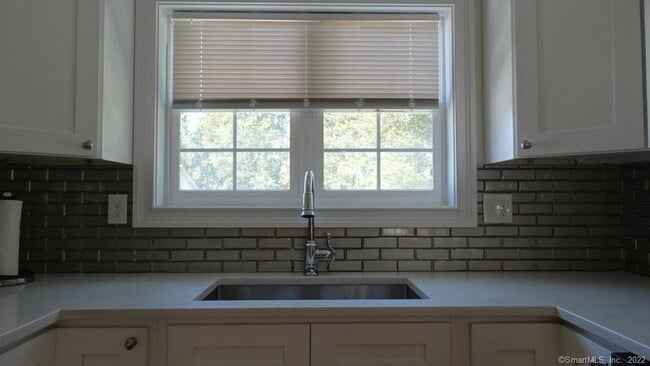 Building Photo - 52 Campfield Dr