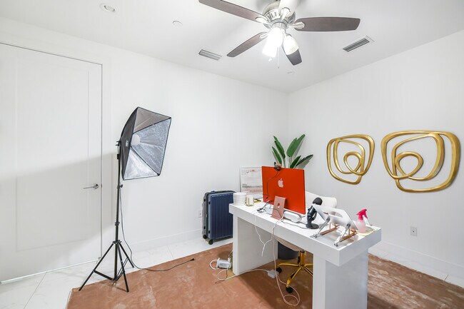 Building Photo - 4030 NW 18th Way