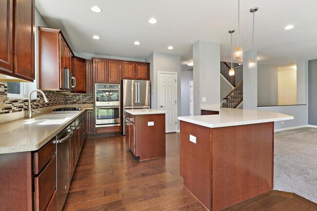 Building Photo - 643 Seneca St