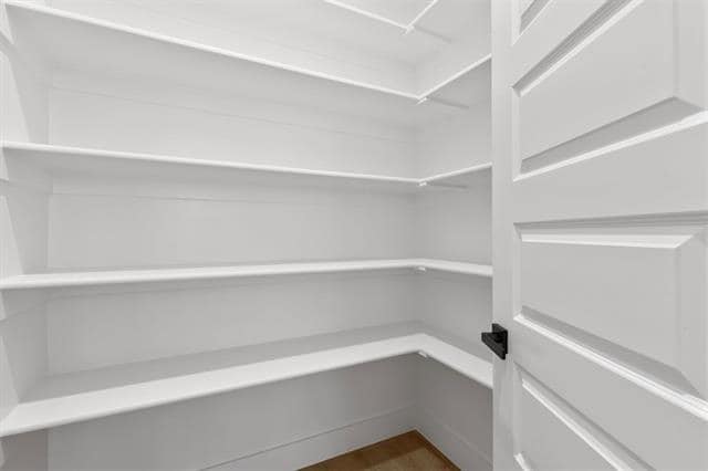 Building Photo - 723 W 10th St