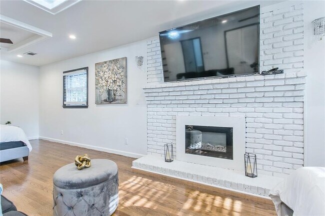 Building Photo - 6680 Williamson Dr NE