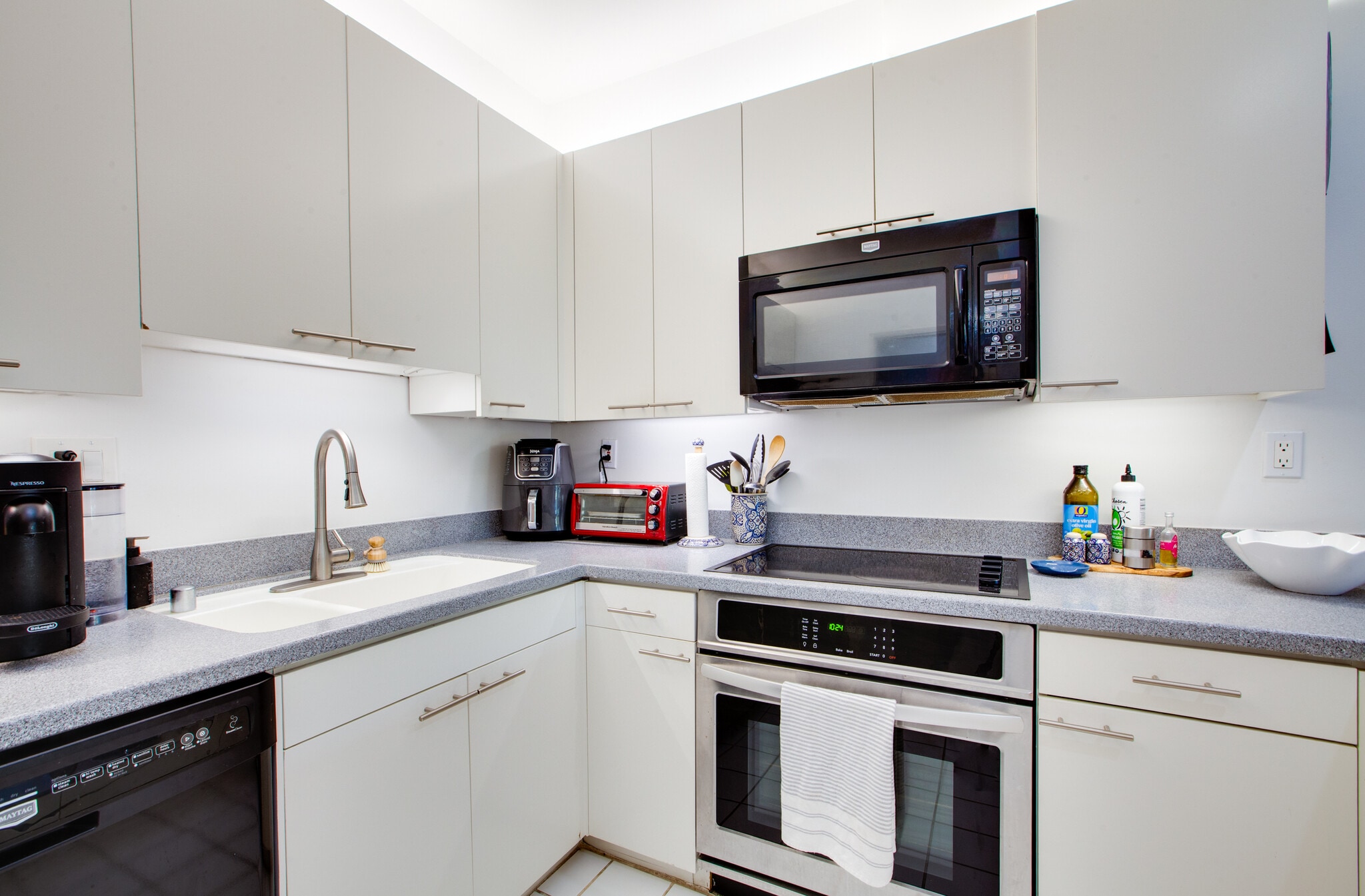 Building Photo - 900 Euclid St