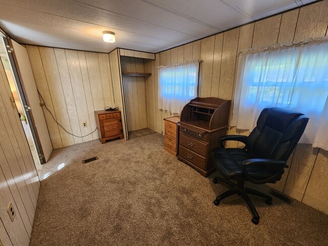 Building Photo - Partially Furnished Single Family Home!