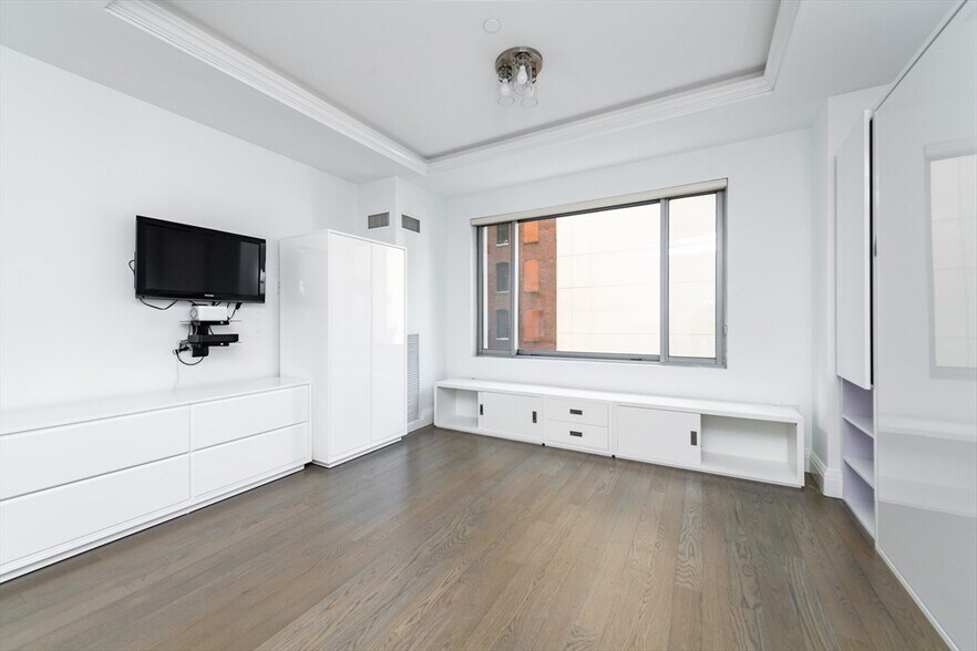 Building Photo - 1 Huntington Ave