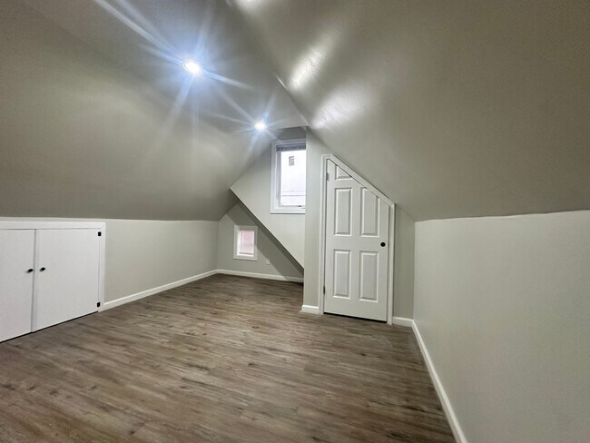 Building Photo - 5 Ashford St