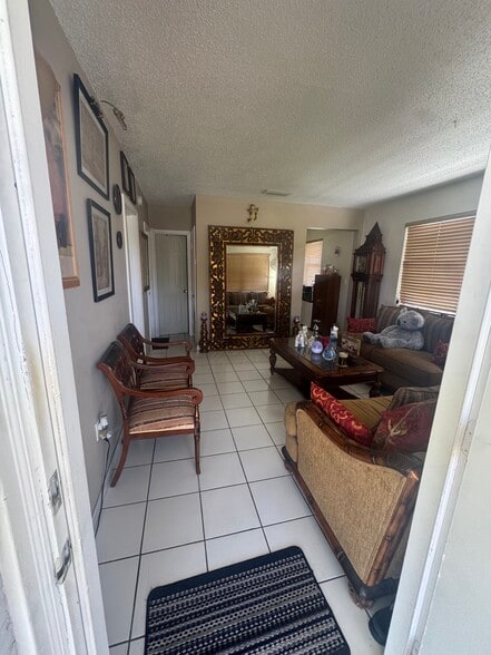 Building Photo - 401 SW 78th Pl