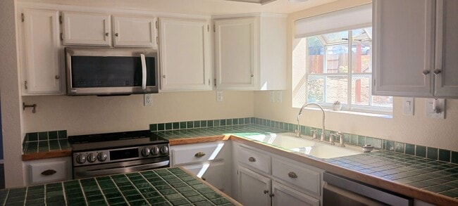 Building Photo - Spacious Home by Carson River