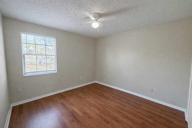 Building Photo - Woodlands / Lakeside Estates