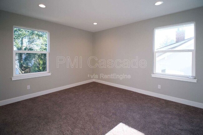 Building Photo - 933 S Sprague Ave