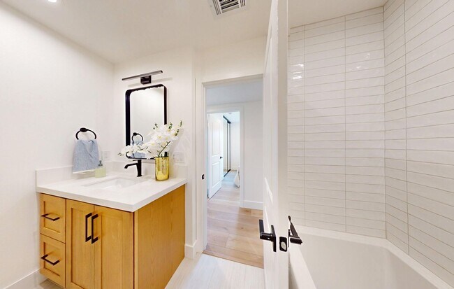 Building Photo - Single House Fountain Valley