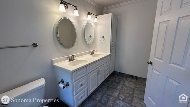 Building Photo - Spacious 4 Bedroom Eastside Home