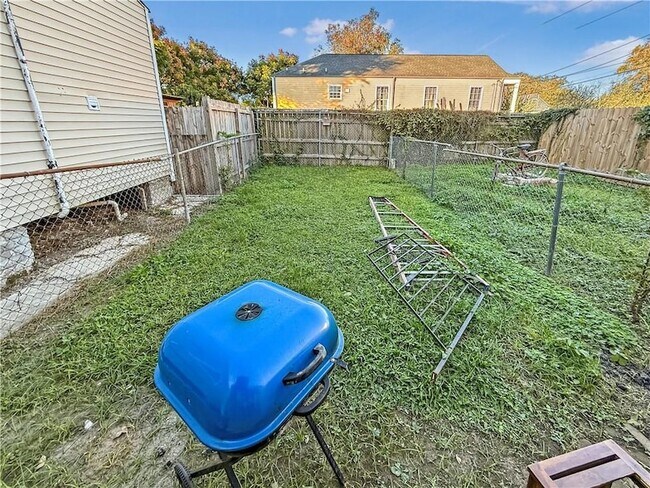 Building Photo - 5721 Royal St