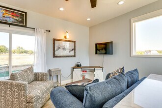 Building Photo - 6600 Thousand Oaks Dr