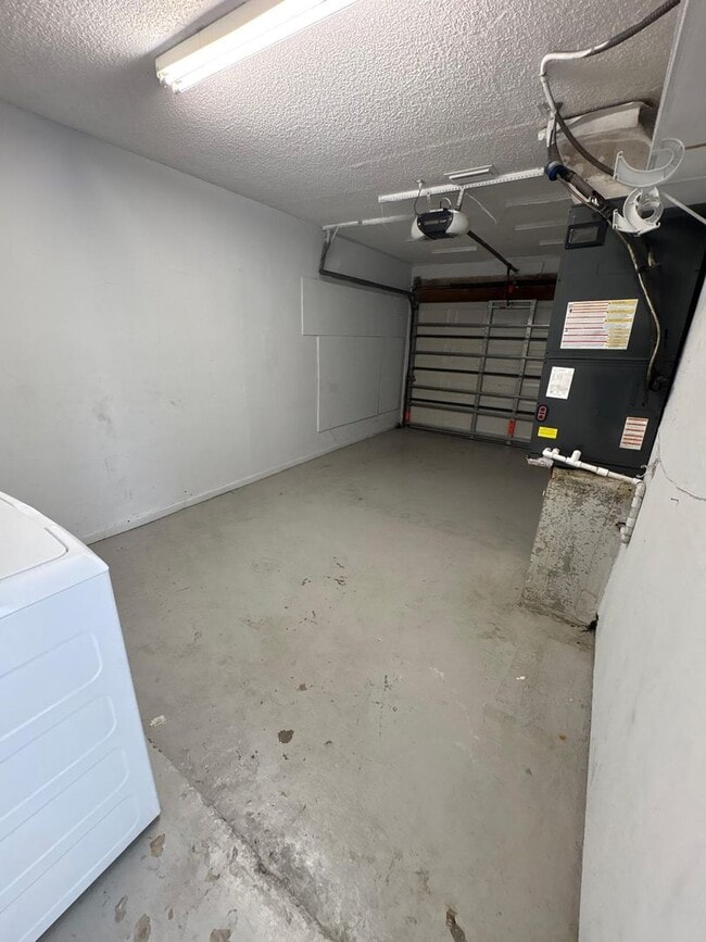Building Photo - 2 BEDROOMS 1 BATHROOM IN AREA OF RIVERLAND