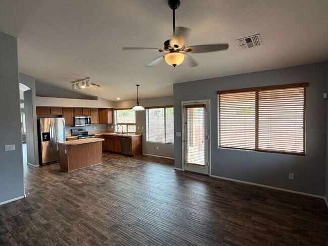 Building Photo - 135 W Holstein Trail