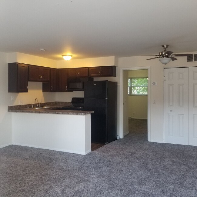 Building Photo - Eastside Apartment Evansville