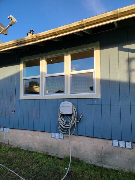 new double pane vinyl windows - 2710 Oliver Ave