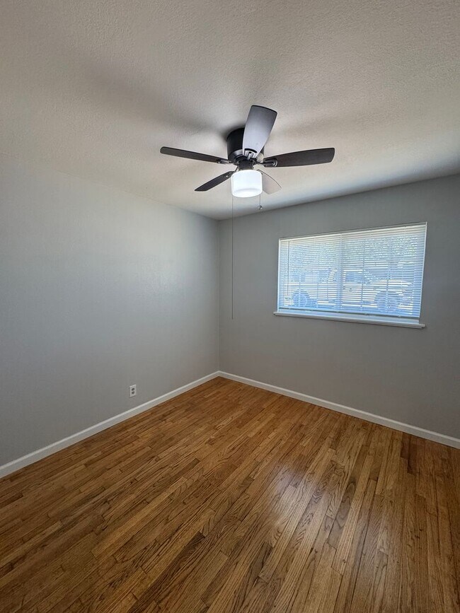 Building Photo - SPACIOUS 4 BED 2 BATH HOUSE WITH LARGE FENCED BACKYARD IN SHASTA LAKE